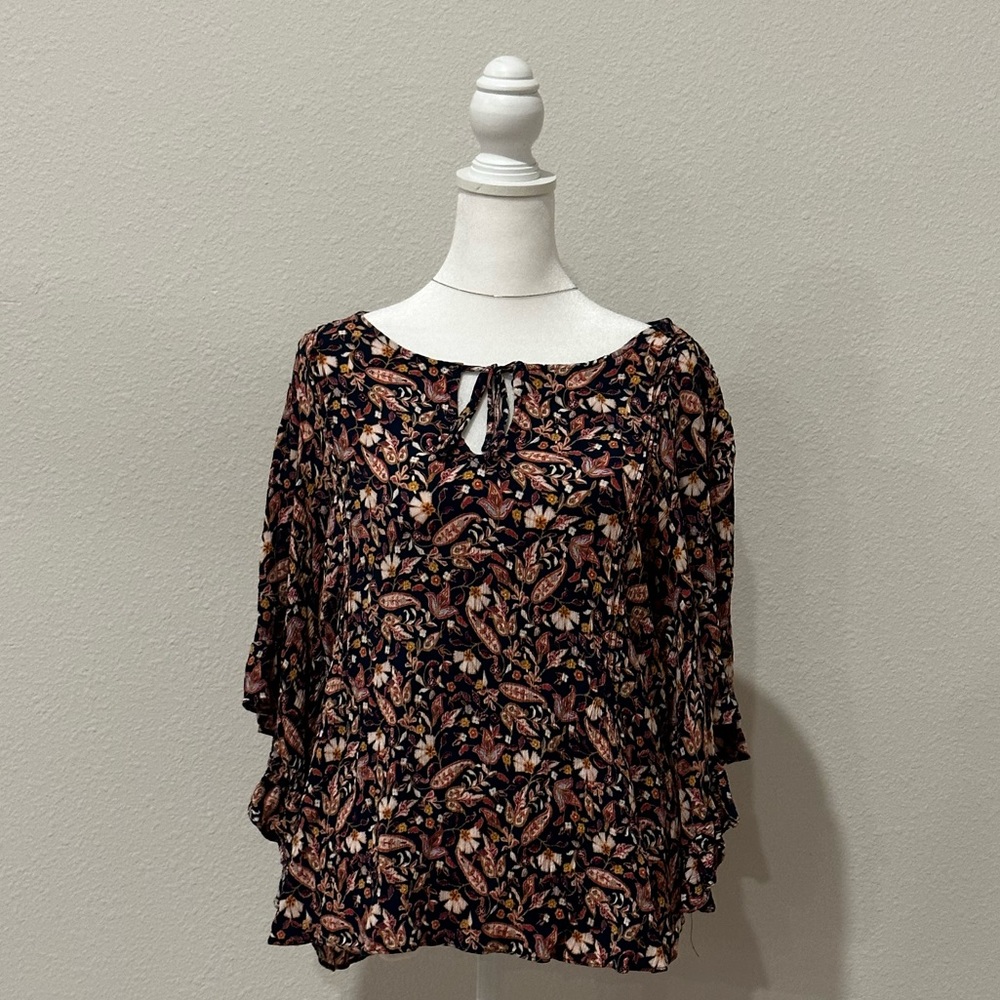 Lauren Conrad navy blue and brown floral top
Size: L
Great condition